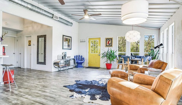 BeachHouze in Round Top