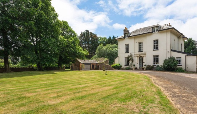 Beachley Bay - Seven Bedroom Villa, Sleeps 28