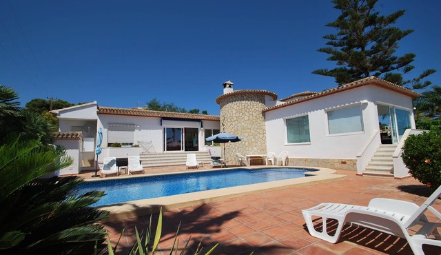 Beachnear Villa with private pool (pool heating) and air condition