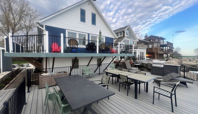 "BEACHNUTS" -SPECTACULAR HOME ON LAKE ERIE ! n5 Bedrooms 12 Beds 4 Full Baths