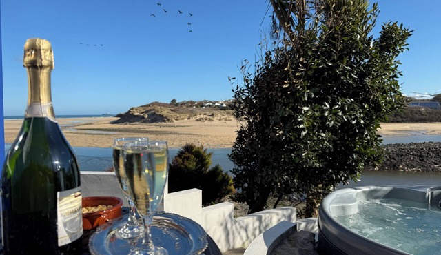 Beachpad's Beach House on *Best Beach 2024 The Times with +Hot Tub Parking Wifi