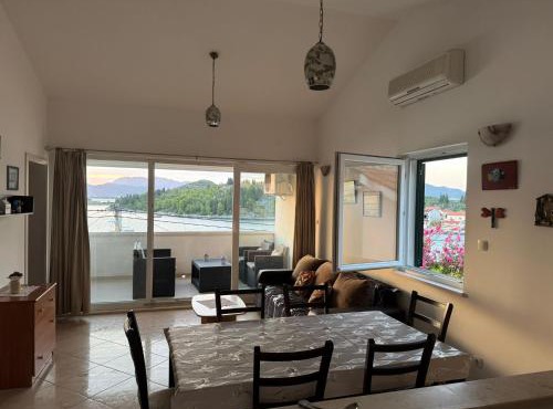 Beachside 2-Bed Bliss!
