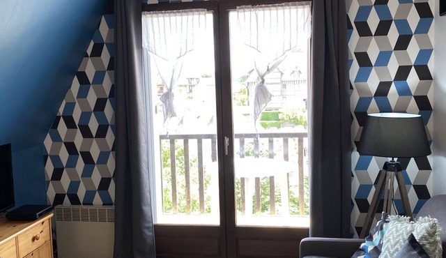 Beachside 2-Room Apartment in Cabourg with Free WiFi, Balcony, and Easy City Access