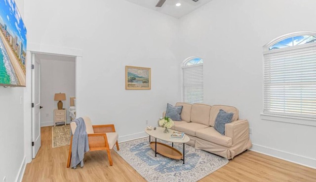 Beachside 2BR/2BA Bungalow, 1 Block from the Ocean
