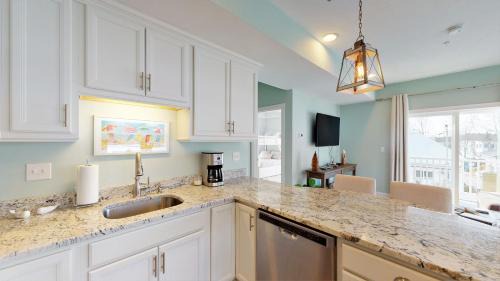 Beachside Abode 2B by Bayley Vacation Rentals
