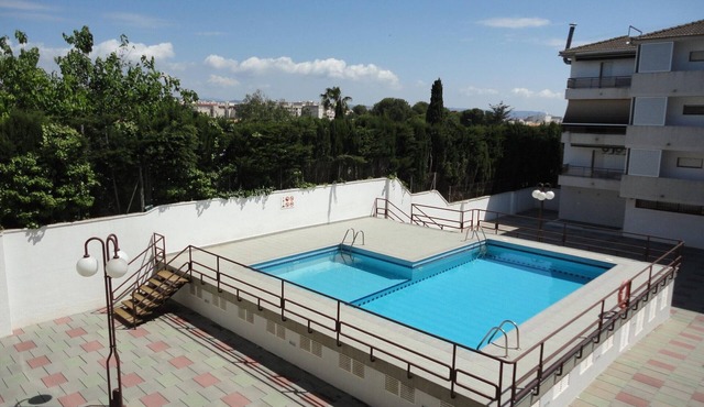 Beachside Apartment with Pool, Terrace, and Parking in Torredembarra