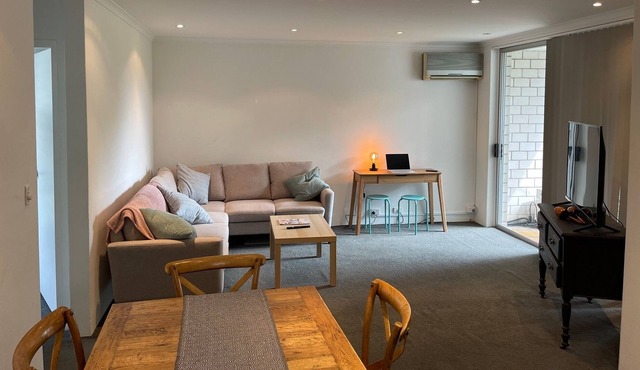 Beachside apartment, footsteps to the iconic Dee-Why beach.