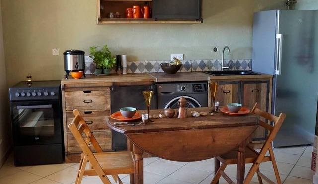 Beachside Apartment - Sleeps 2