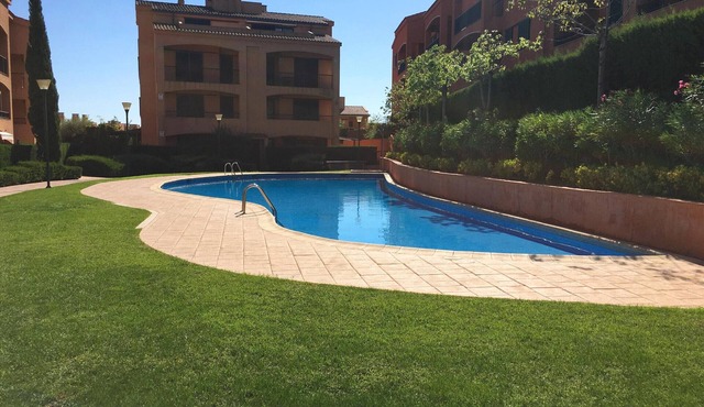 Beachside Apt: Pool, AC, Terrace, 300m to Calafató Beach, Free Parking