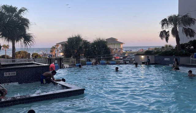 Beachside Beautiful Resort condo sleeps 8