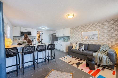 Beachside Bliss -Unit 1 - Walk to Ocean & Restaurants