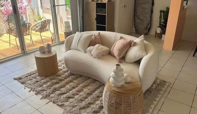 Beachside Bliss Walk to Nobbies Arcade and Surf