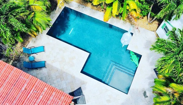 Beachside Bliss Lush Private Pool, BBQ, King Bed