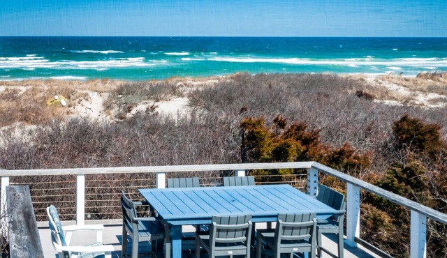 Beachside Bliss with Skylights & Fireplace