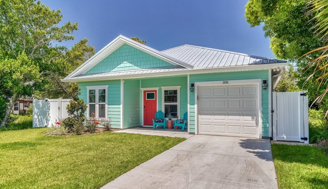 Beachside Bungalow 3 Blocks from Private Beach! Just 3 miles to Pier Park!