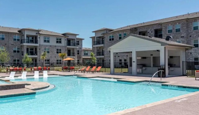 Beachside Bungalow near Galveston w/Pool & Parking