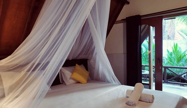 Beachside Bungalow with diving facilities