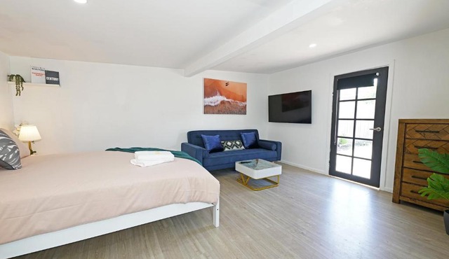 Beachside Compact Backyard Cabin near Mentone