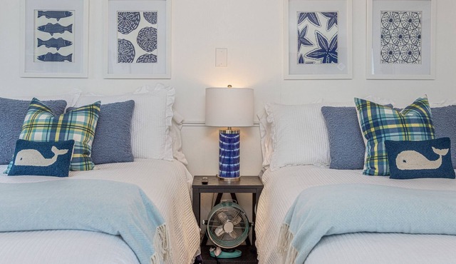 Beachside Condo – Walk to Pier & Dining