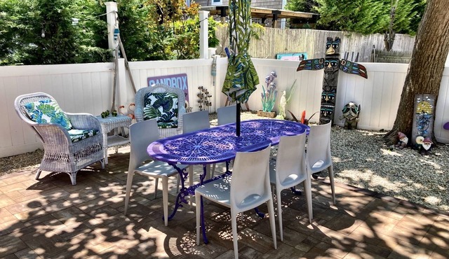 Beachside, convenient, Coastal Decor Surf City Apartment, family friendly!