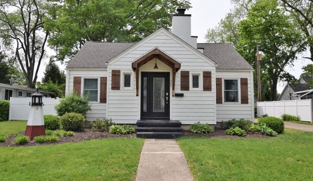 Beachside Cottage- 1 min walk to sand and sun