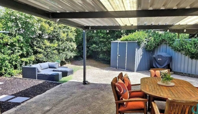 Beachside Cottage across from Blacksmiths Beach