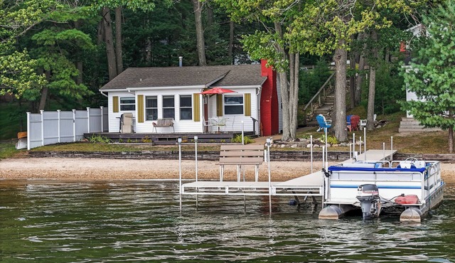 Beachside Cottage on Sapphire Lake