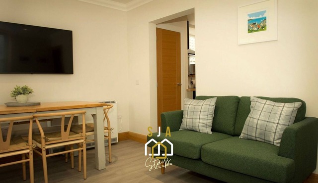 Beachside Cottage - SJA Stays - Modern 3 Bedroom