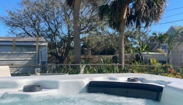 Beachside Cottage Huge Swim Spa!