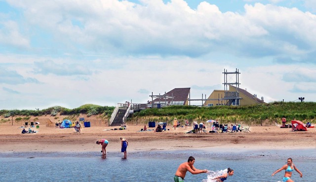 Beachside Cottage w/beach access - Aboiteau Beach