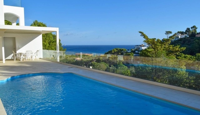 Beachside detached villa, sea views, pool ,broadband and A/C