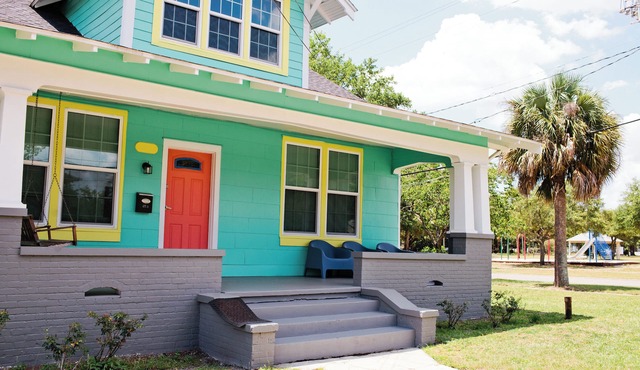 Beachside East Hill Oasis | Walkable Stay