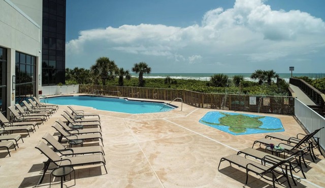 Beachside Elegance in Cocoa Beach! Pool! Water Sports Activities Onsite!