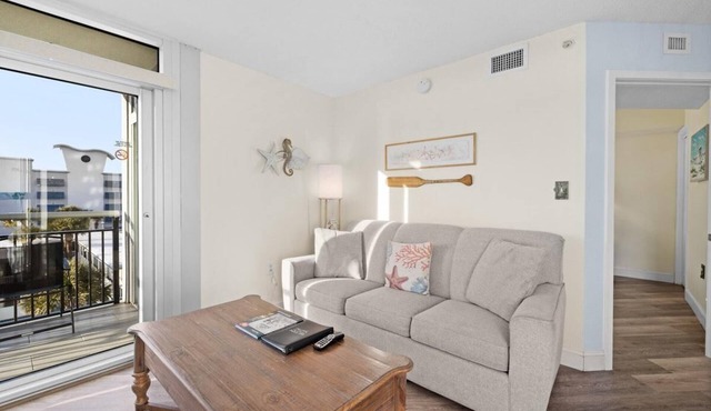 Beachside Elegance Ocean View King Condo 4th Floor