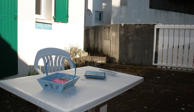 Beachside Escape: Cozy House Close to Forest and Beach, Pet-Friendly, WiFi, Parking