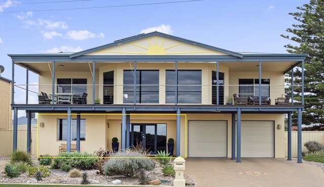 Beachside Escape Right On The Esplanade