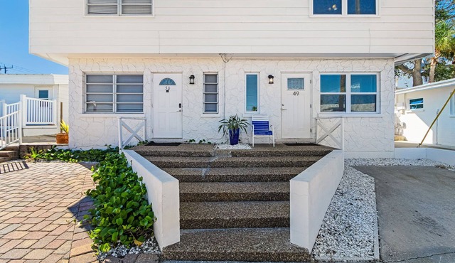 Beachside Escape for 6 with Pool & Direct Sand Access – Aloha Kai #49