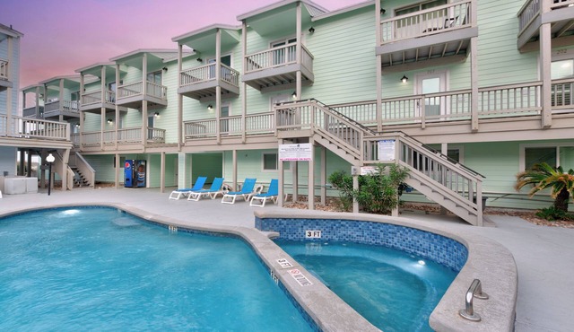 Beachside Escapes 1BR Condo with Pool, Hot Tub & Dune-View Patio