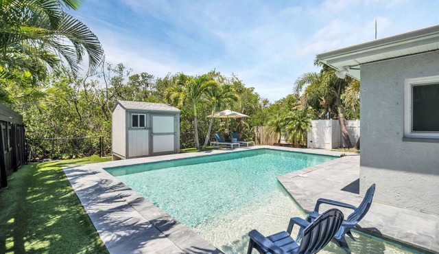 Beachside Family Retreat w/Heated Pool & Golf Cart