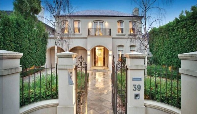 Beachside Family Home in Melbourne's Bayside Brighton.
