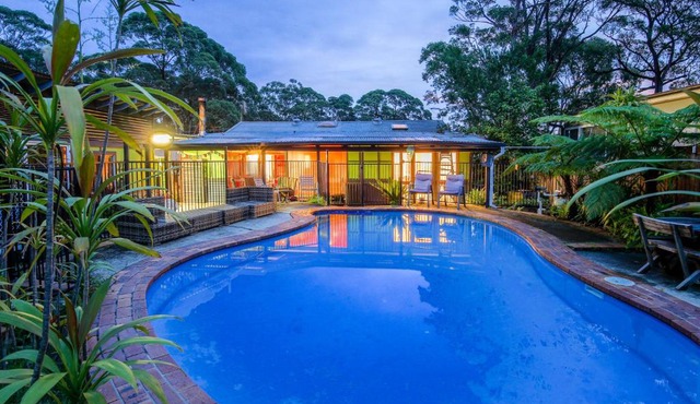 Beachside Family Home with Private Pool and BBQ