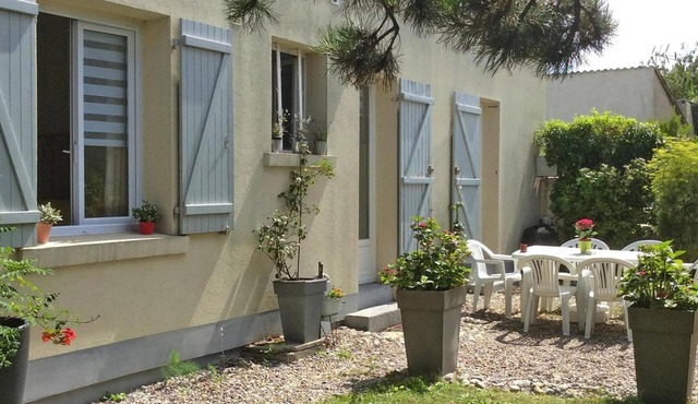 Beachside Flat with Sunny Patio
