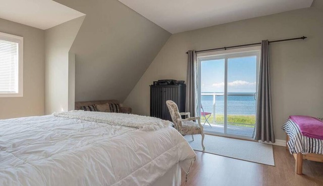 Beachside Getaway Villa with space for 20+