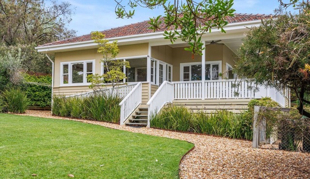 BEACHSIDE GETAWAY - DROMANA