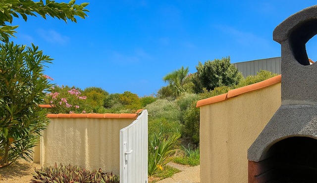 Beachside Getaway in Torreilles - Cozy 2BR House for Couples/Families