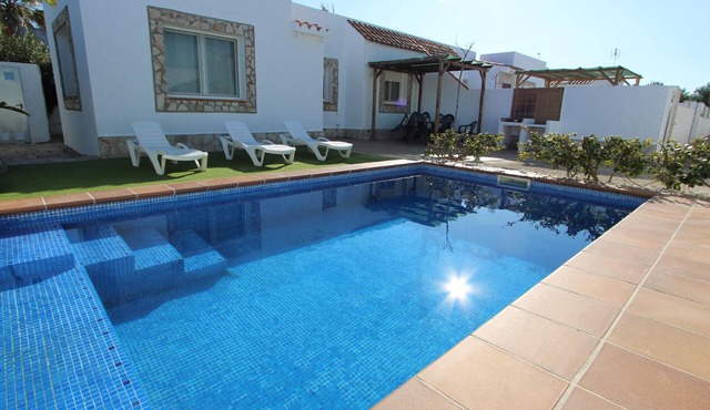 Beachside Getaway: Private Pool, Free Wi-Fi, Pet-Friendly, Optional A/C, Dog Beach Nearby