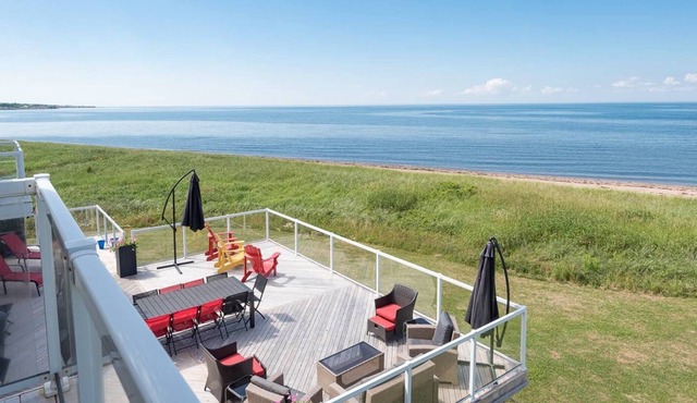 Beachside Getaway Villa with space for 20+