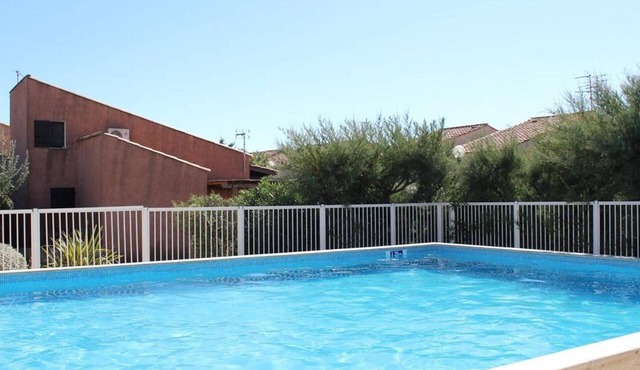 Beachside Getaway with Pool - Sleeps 5, BBQ, Veranda, Parking - Gruissan