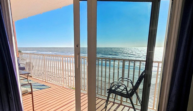 Beachside Gulf front 3BR,2BA condo in Indian Shores, FL Spectacular Sunsets!