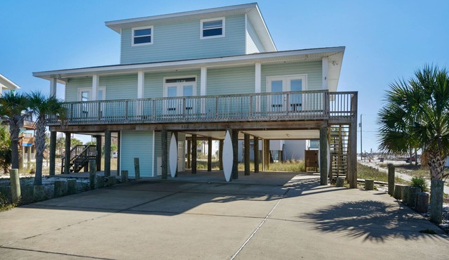 Beachside Haven: Spacious 6-Bedroom Retreat Just Steps from the Sand